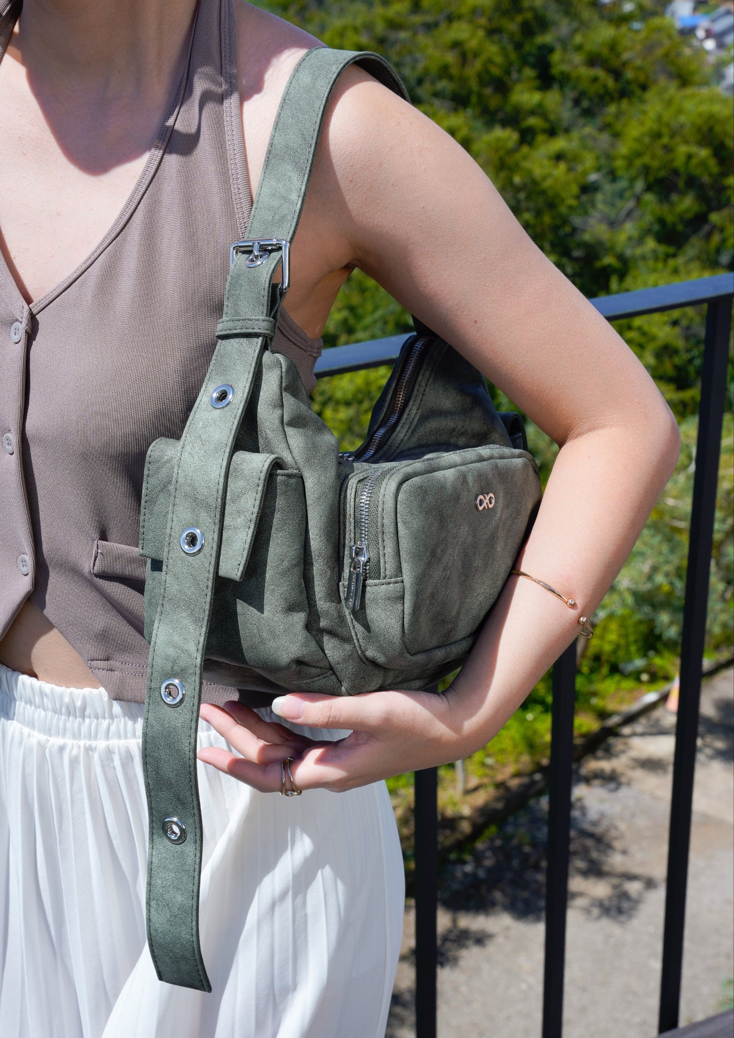 TATE POCKET HANDBAG IN MOSS