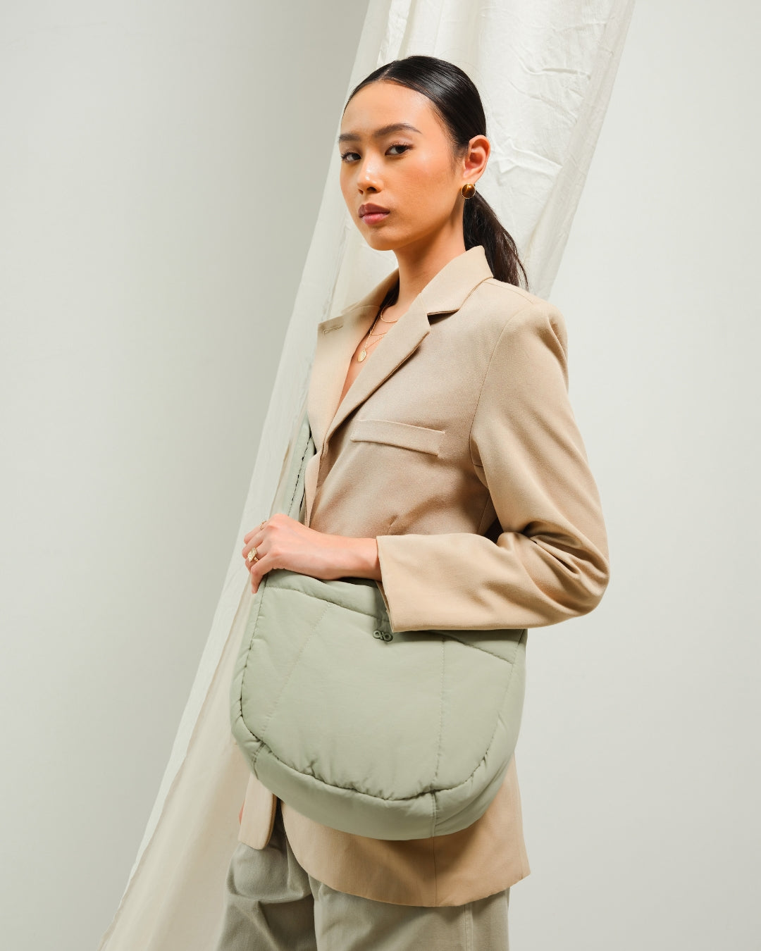 COSY PUFFY CROSSBODY BAG IN SAGE