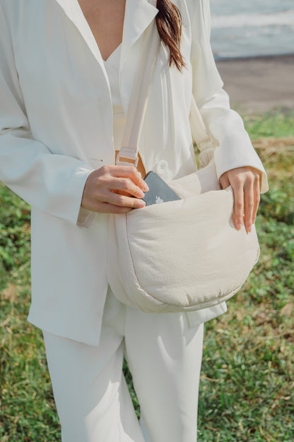 COSY PUFFY CROSSBODY BAG IN MOONBEAM