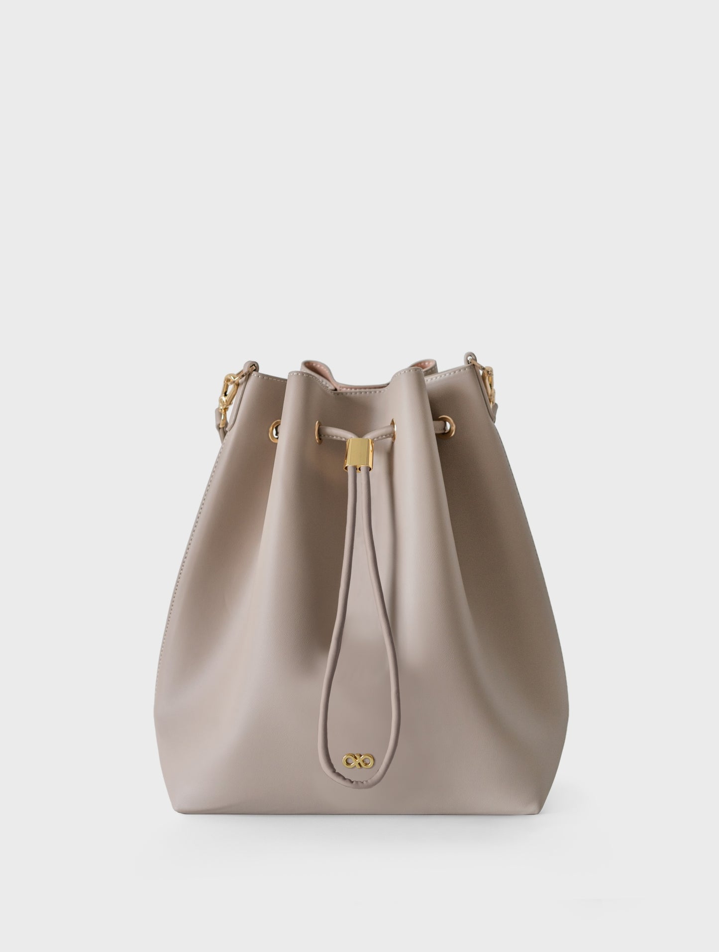 REINA MAGIC BUCKET BAG IN TAUPE