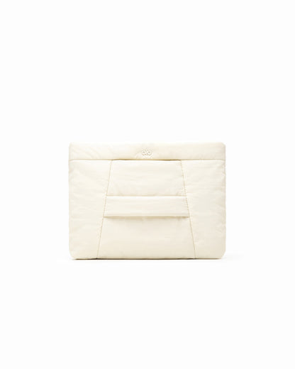 COSY PUFFY CLUTCH BAG IN MOONBEAM