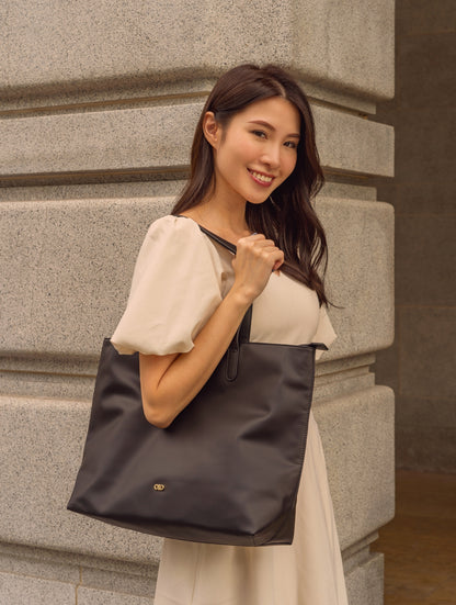 AVERY MAGIC TOTE BAG IN BLACK