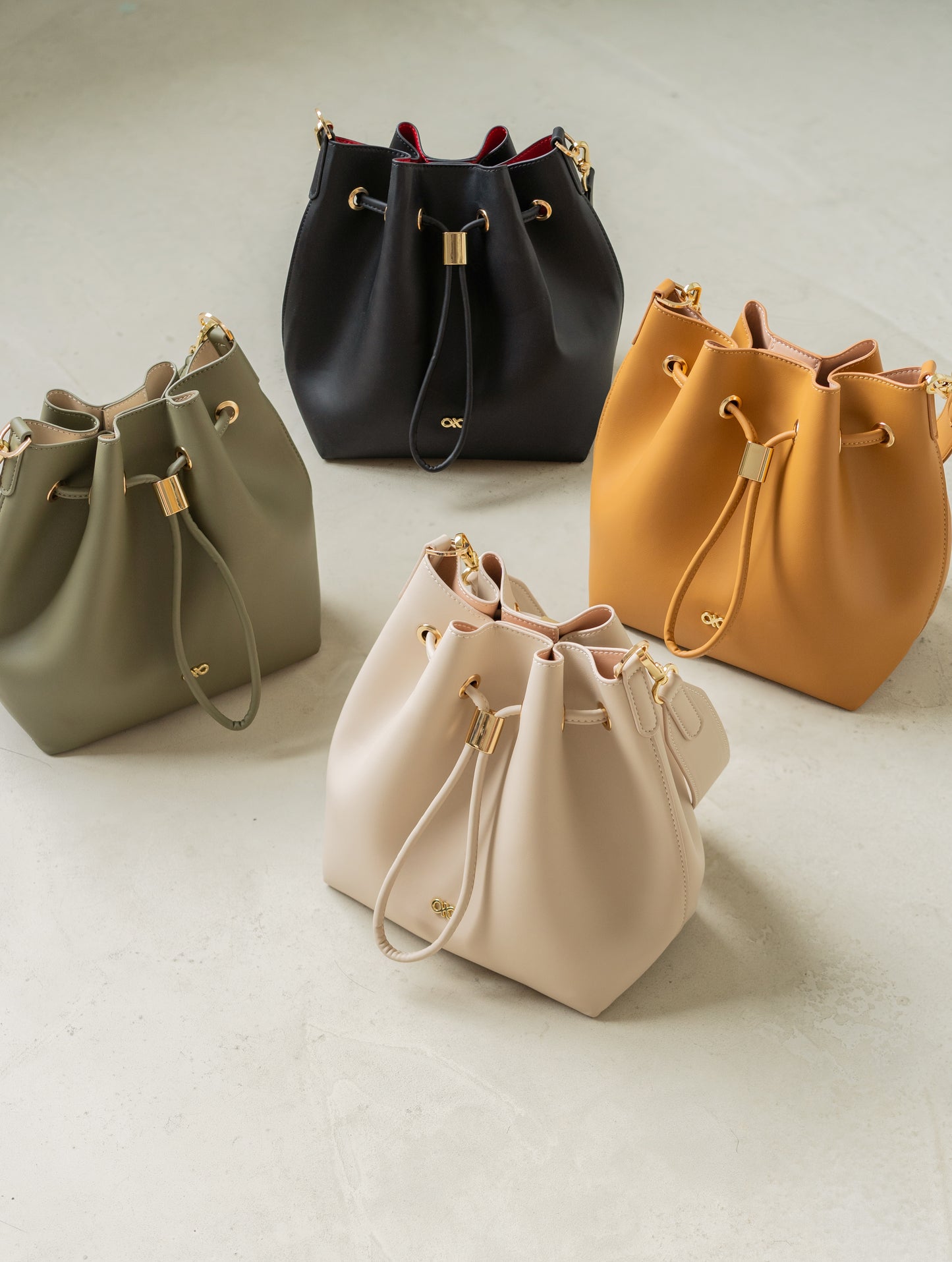 REINA MAGIC BUCKET BAG IN CAMEL